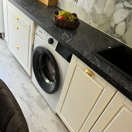 Kiki By The Lujerului Metro Station * Bukarest