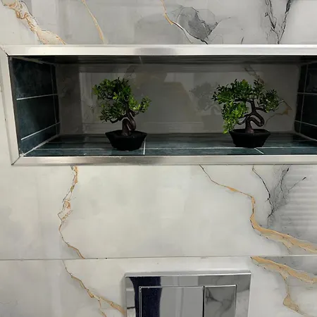 Kiki By The Lujerului Metro Station