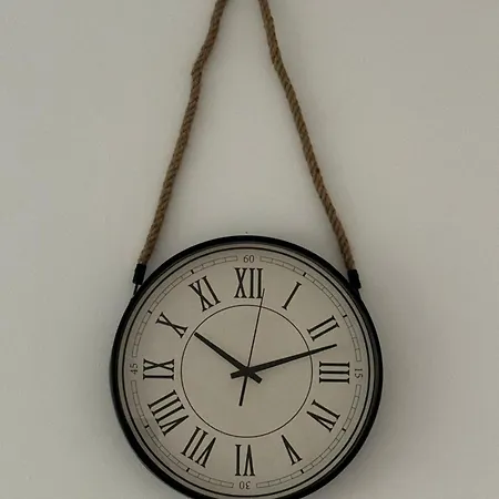 Kiki By The Lujerului Metro Station * Boekarest