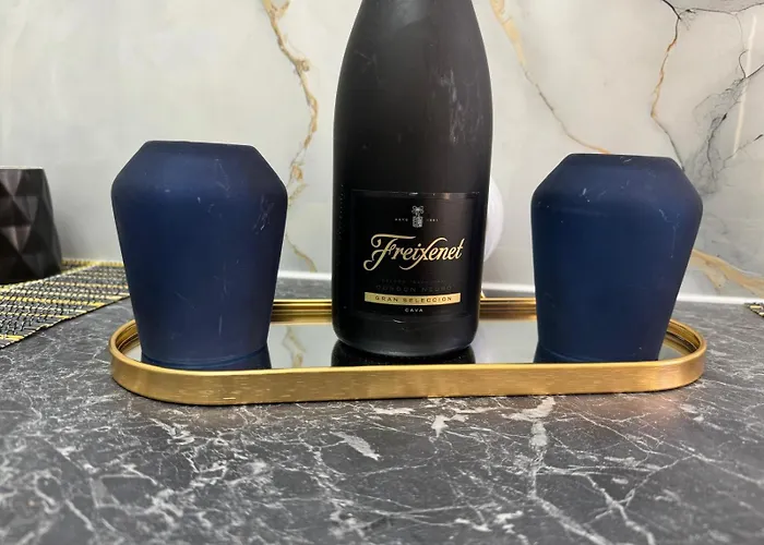 Kiki By The Lujerului Metro Station Бухарест