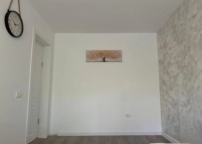 Апартаменти Kiki By The Lujerului Metro Station