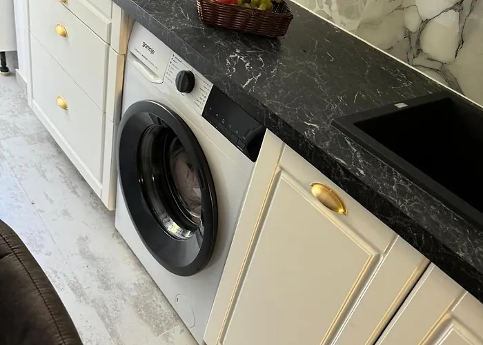 Kiki By The Lujerului Metro Station * Бухарест