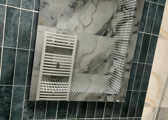 Kiki By The Lujerului Metro Station *