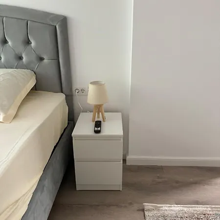 Kiki By The Lujerului Metro Station *