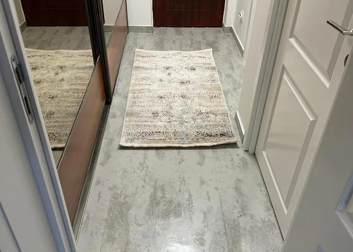 Kiki By The Lujerului Metro Station Bukarest