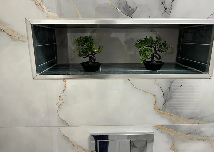 Kiki By The Lujerului Metro Station