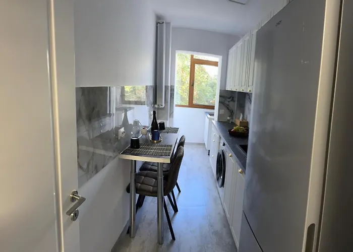 Kiki By The Lujerului Metro Station