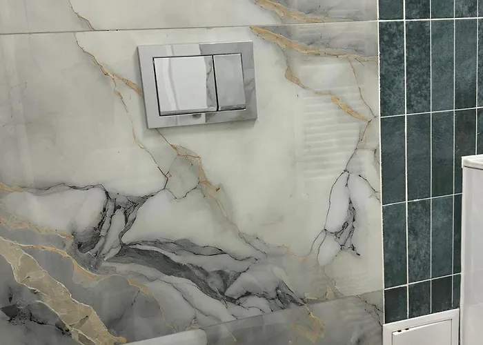 Kiki By The Lujerului Metro Station Bukarest